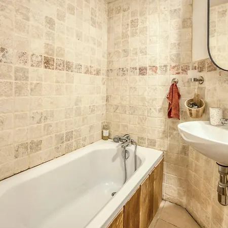 Ao House - Prakka High Camp Apartament